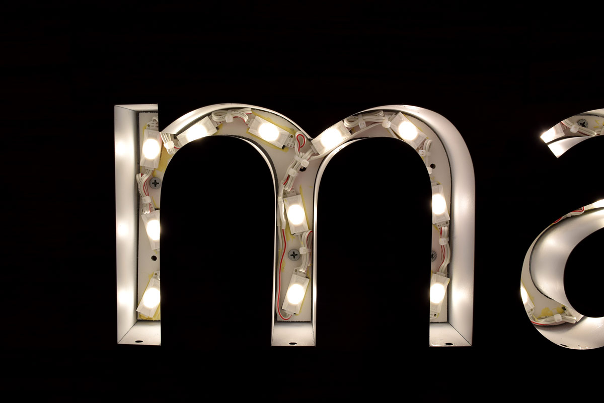 m文字のLED使用例